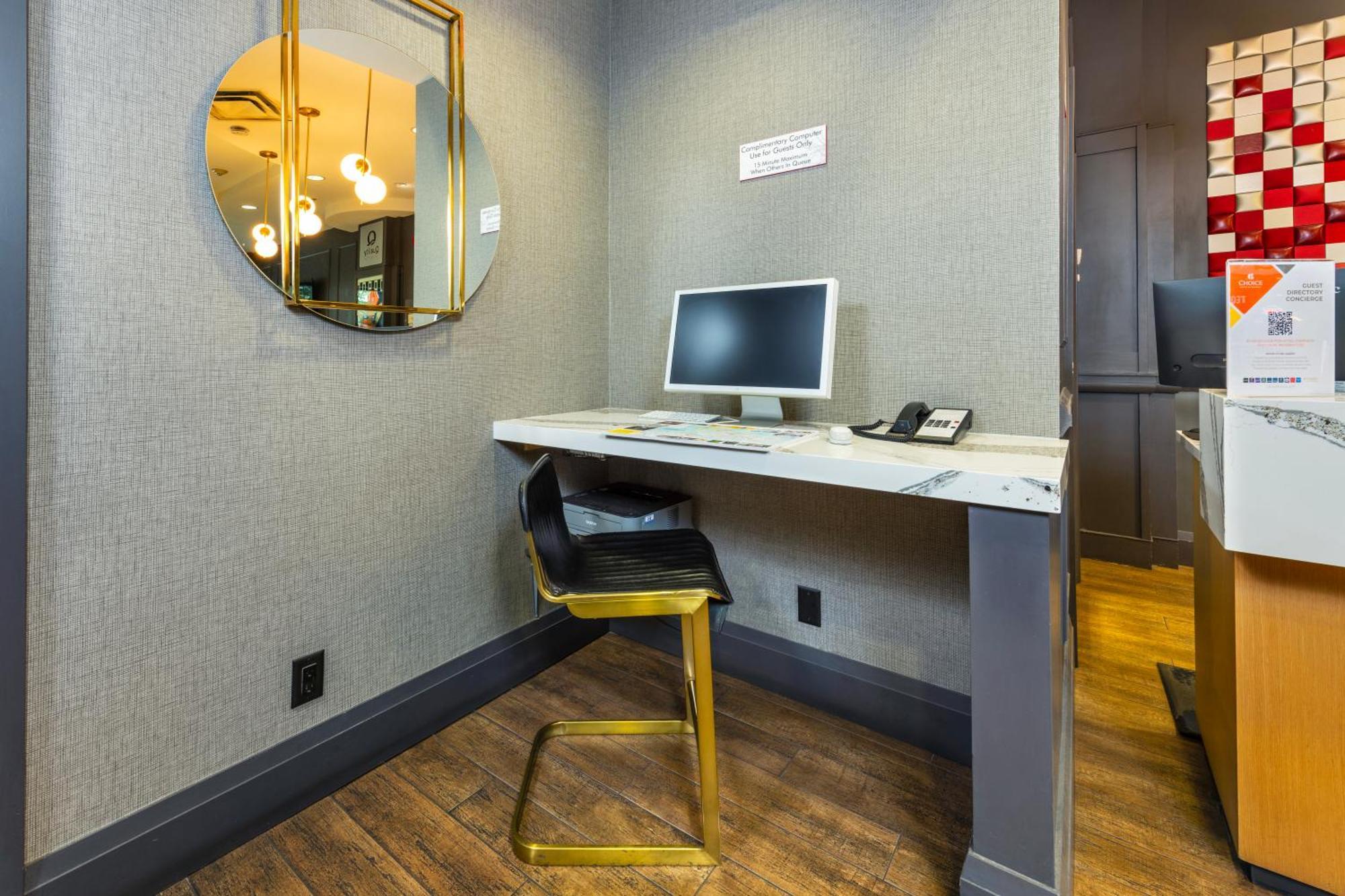 Quality Inn & Suites (Adults Only) Vancouver Buitenkant foto