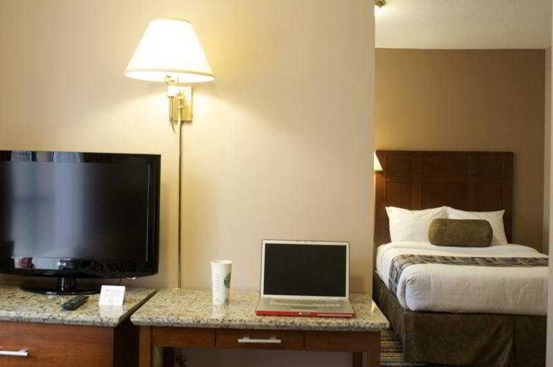 Quality Inn & Suites (Adults Only) Vancouver Buitenkant foto