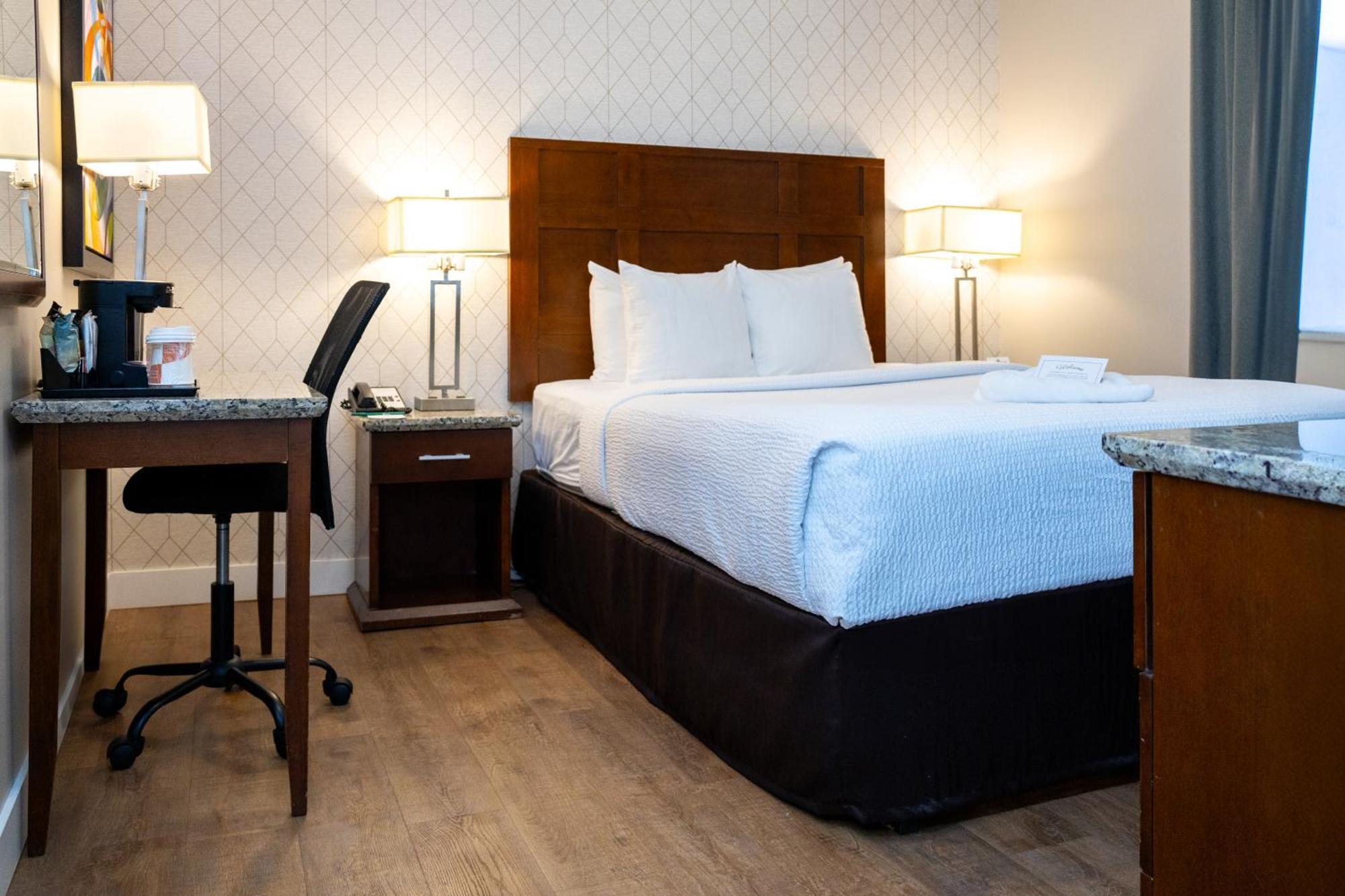 Quality Inn & Suites (Adults Only) Vancouver Buitenkant foto