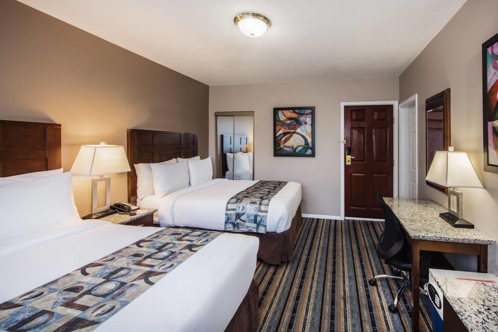 Quality Inn & Suites (Adults Only) Vancouver Buitenkant foto