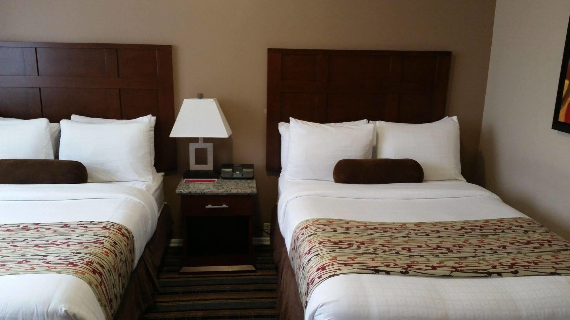Quality Inn & Suites (Adults Only) Vancouver Buitenkant foto